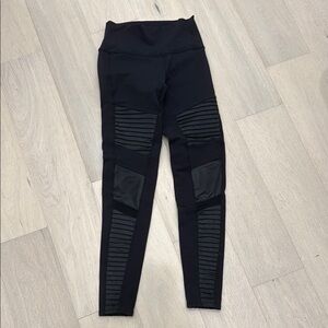 ALO Yoga Black Leggings with Ribbed Detail